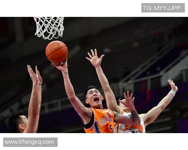 2017年CBA季后赛辽宁队与新疆队激战正酣精彩瞬间回顾与分析