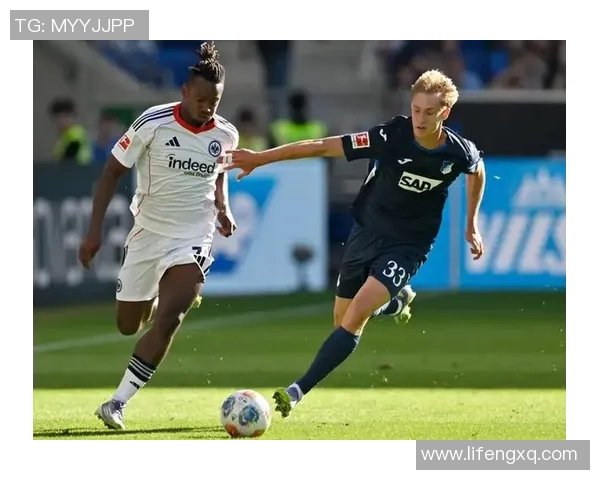 温哥华白帽与费城联合的精彩对决展现足球魅力与团队精神