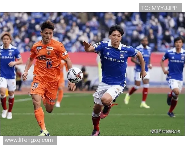 横冰水手与长崎航海的激烈对决揭示了足球战术与团队精神的完美结合