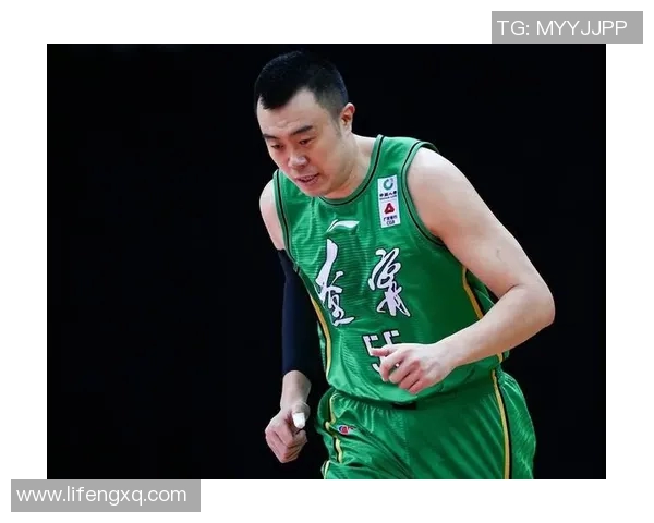 韩德君：从篮球场上的巨星到人生舞台的励志榜样